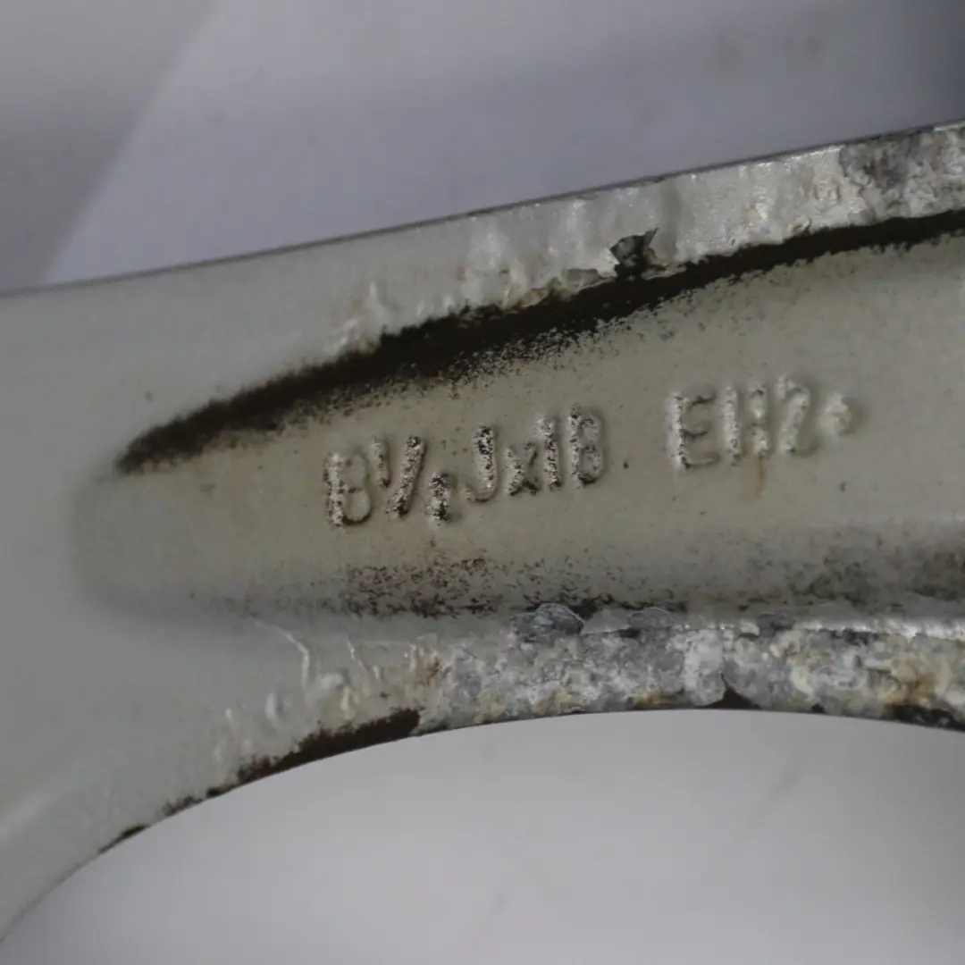 Jante en alliage leger argente 18" M rayons V 217 8,5J ET:52 pour BMW E87 LCI à propos du numéro de pièce 6779380 BMW E87 LCI Jante en alliage leger argente 18" M rayons V 217 8,5J ET:52 - SKU 6779380-2 - Numéro de pièce 6779380