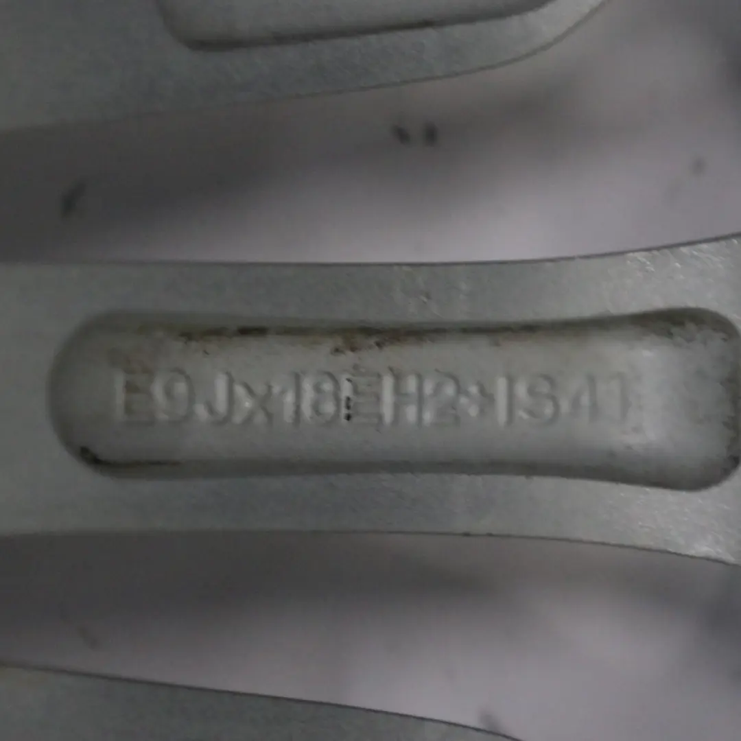 Llanta BMW X1 E84 18" Silver Honeycomb Styling 323 9J ET:41 para con número de pieza 6789148 Llanta BMW X1 E84 18" Silver Honeycomb Styling 323 9J ET:41 - SKU 6789148-4 - Número de pieza 6789148