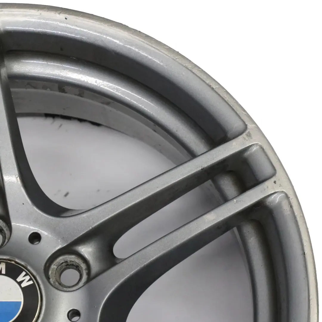 Cerchio anteriore lega M Performance Doppio raggio 313M 18" 7,5J ET:49 per BMW E87 con numero di parte 6856666 BMW E87 Cerchio anteriore lega M Performance Doppio raggio 313M 18" 7,5J ET:49 - SKU 6856666-2 - Numero di parte 6856666