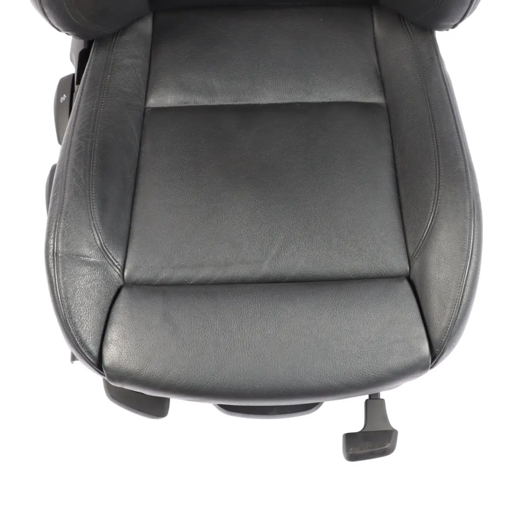 Fotel Przód Prawy Skóra Dakota Czarny do BMW E90 E91 M Sport o numerze 6956396 BMW E90 E91 M Sport Fotel Przód Prawy Skóra Dakota Czarny - SKU 6956396-2 - Numer Części 6956396