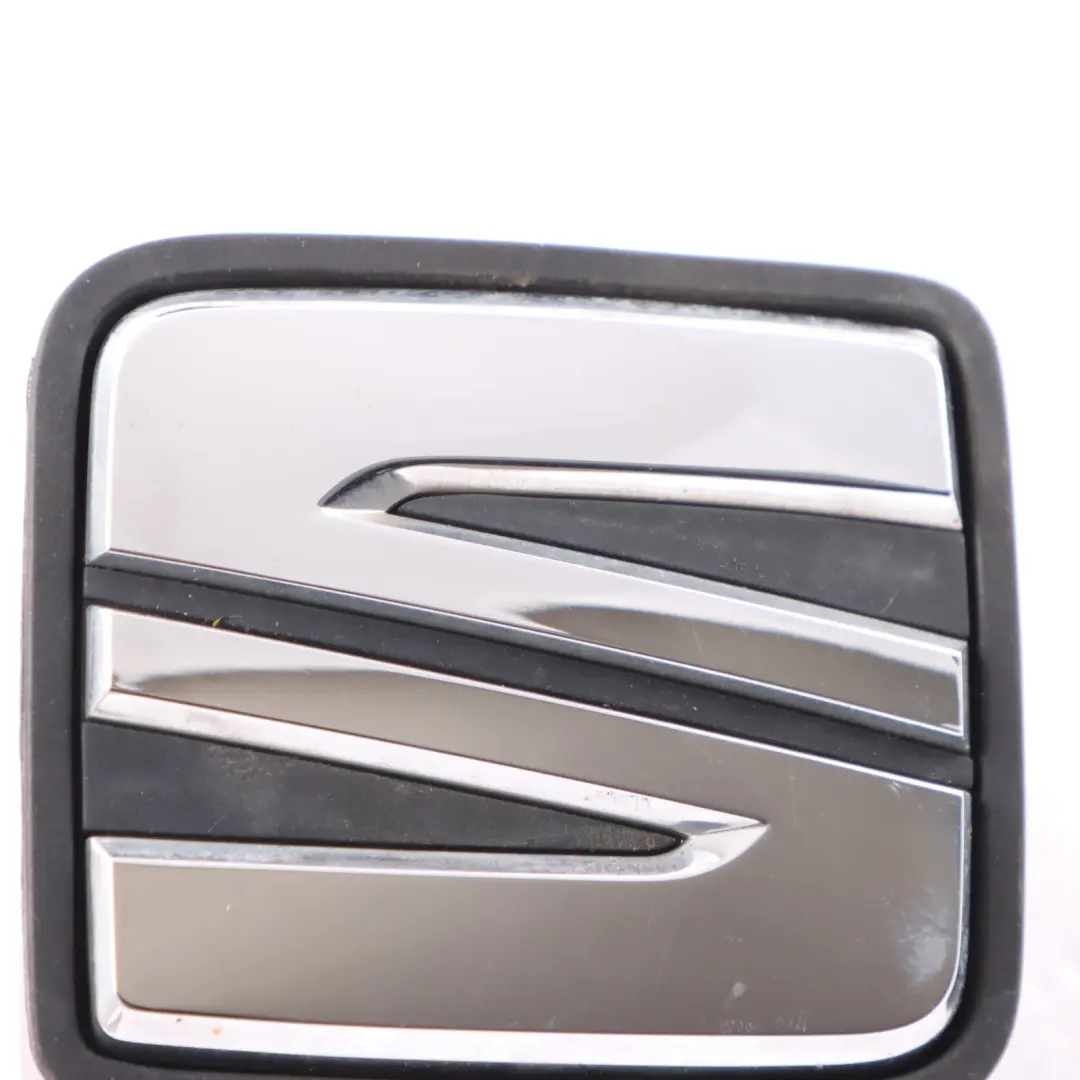 6J Emblem Badge Trunk Boot Tailgate Handle Trim to Seat Ibiza with Part number 6J0827565 Seat Ibiza 6J Emblem Badge Trunk Boot Tailgate Handle Trim - SKU 6J0827565 - Part number 6J0827565