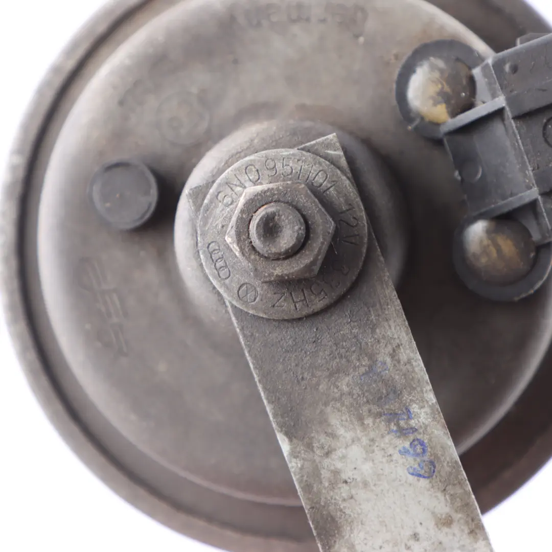 6N Signal Air Horn 12V Low Tone Pitch Fanfare to VW Volkswagen Polo with Part number 6N0951101 VW Volkswagen Polo 6N Signal Air Horn 12V Low Tone Pitch Fanfare - SKU 6N0951101 - Part number 6N0951101