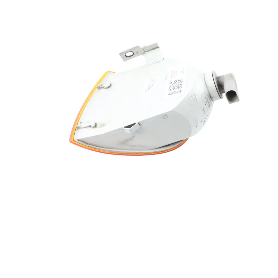 6N Front Turn Indicator Right O/S Lamp Light Repeater to Volkswagen Polo with Part number 6N0953050B Volkswagen Polo 6N Front Turn Indicator Right O/S Lamp Light Repeater - SKU 6N0953050B - Part number 6N0953050B
