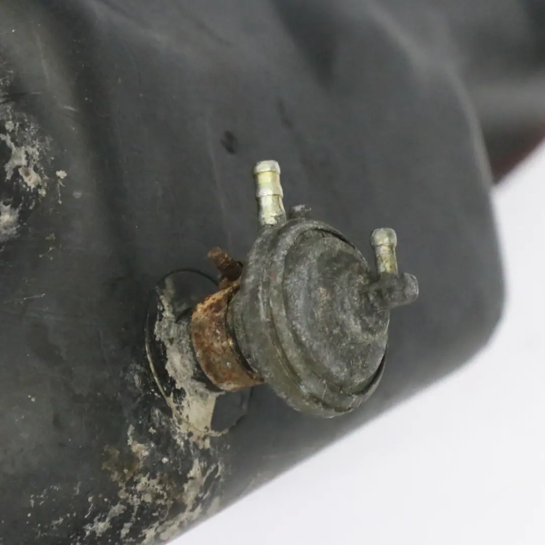 Piaggio Vespa Zbiornik Paliwa do o numerze 6P6738A Piaggio Vespa Zbiornik Paliwa - SKU 6P6738A - Numer Części 6P6738A