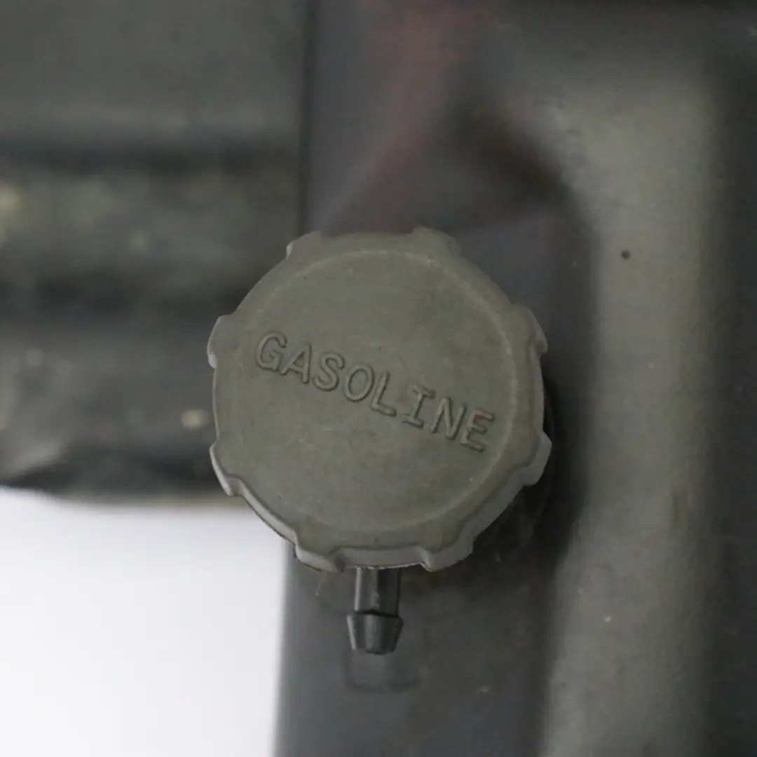 Piaggio Vespa Kraftstofftankbehälter komplett für mit Teilenummer 6P6738A Piaggio Vespa Kraftstofftankbehälter komplett - SKU 6P6738A - Teilenummer 6P6738A