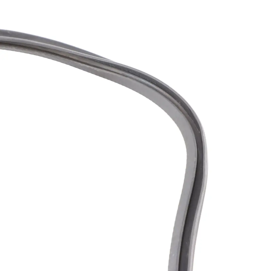 Uszczelka Maski Silnika do Volkswagen Polo 6R o numerze 6R0823723C Volkswagen Polo 6R Uszczelka Maski Silnika - SKU 6R0823723C - Numer Części 6R0823723C