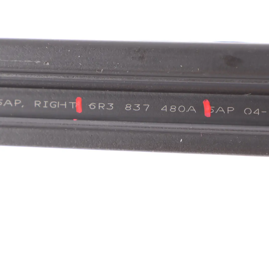 Sello de Puerta Delantera Derecha Junta de Sellado para Volkswagen Polo 6R con número de pieza 6R3837480A Volkswagen Polo 6R Sello de Puerta Delantera Derecha Junta de Sellado - SKU 6R3837480A - Número de pieza 6R3837480A