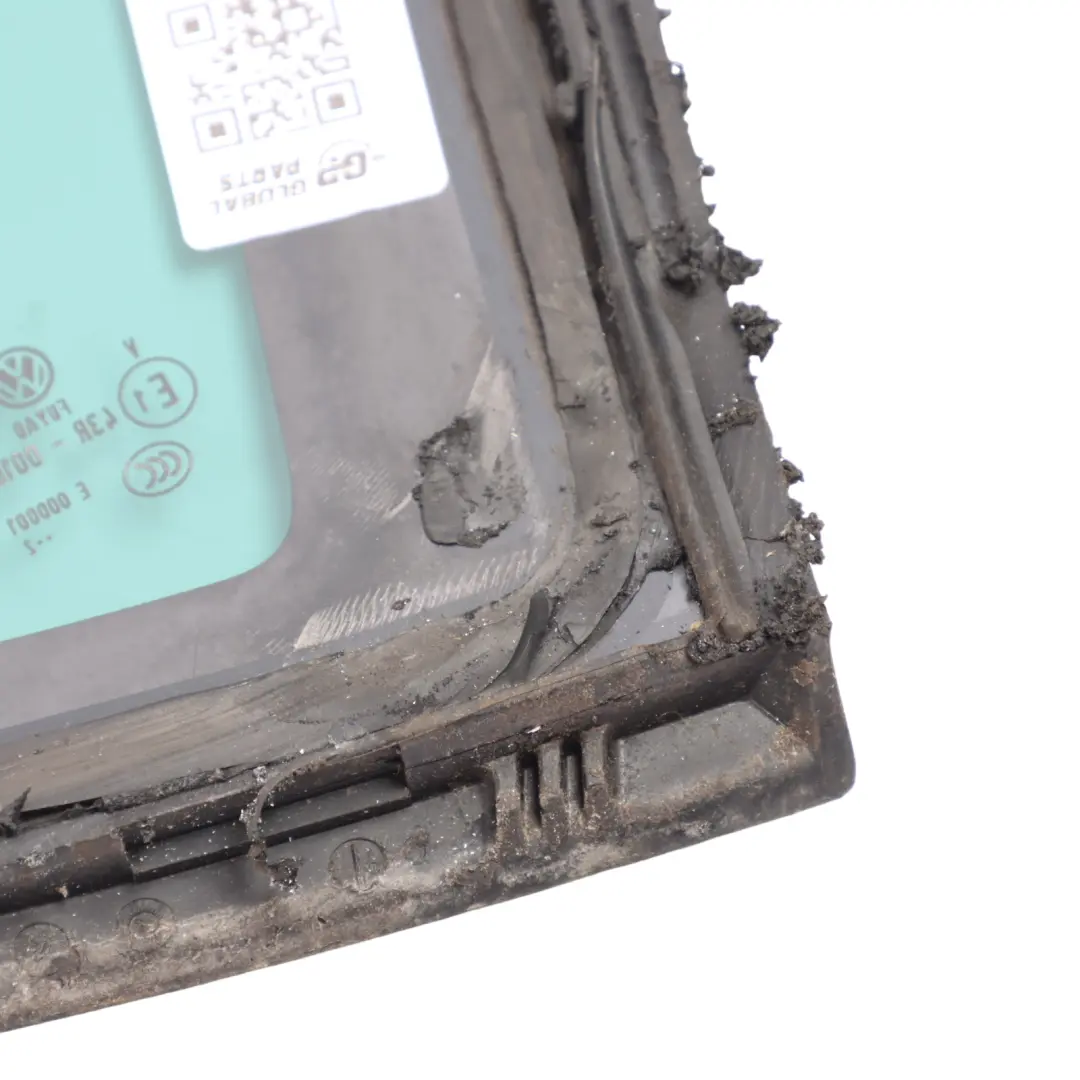 Szyba Tylna Ćwiartka Stała Przyciemniana Lewa do Volkswagen Polo 6R o numerze 6R4845297G Volkswagen Polo 6R Szyba Tylna Ćwiartka Stała Przyciemniana Lewa - SKU 6R4845297G - Numer Części 6R4845297G