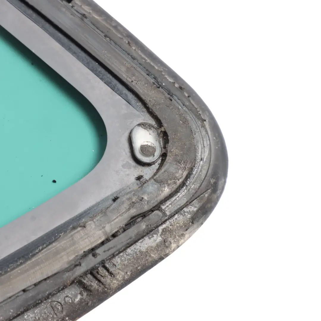 Lunette Arrière Droite Fixe Teintée pour Volkswagen Polo 6R à propos du numéro de pièce 6R4845298G Volkswagen Polo 6R Lunette Arrière Droite Fixe Teintée - SKU 6R4845298G - Numéro de pièce 6R4845298G