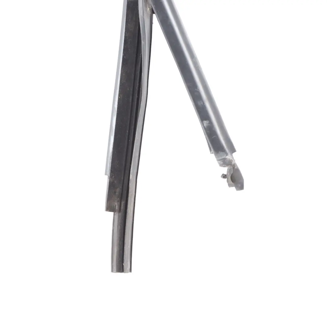 Guarnizione Interna Finestrino Posteriore Sinistro per Volkswagen Polo 6R con numero di parte 6R6839431D Volkswagen Polo 6R Guarnizione Interna Finestrino Posteriore Sinistro - SKU 6R6839431D - Numero di parte 6R6839431D