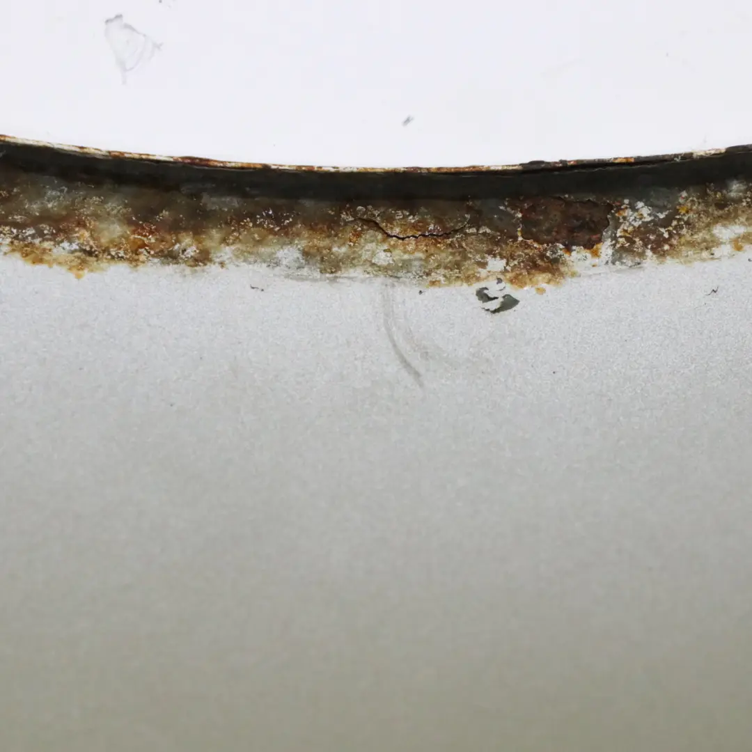 Pannello Laterale Parafango Anteriore Destra Alpinweiss 3 - 300 per BMW E90 E91 con numero di parte 7135680 BMW E90 E91 Pannello Laterale Parafango Anteriore Destra Alpinweiss 3 - 300 - SKU 7135680-AW2 - Numero di parte 7135680