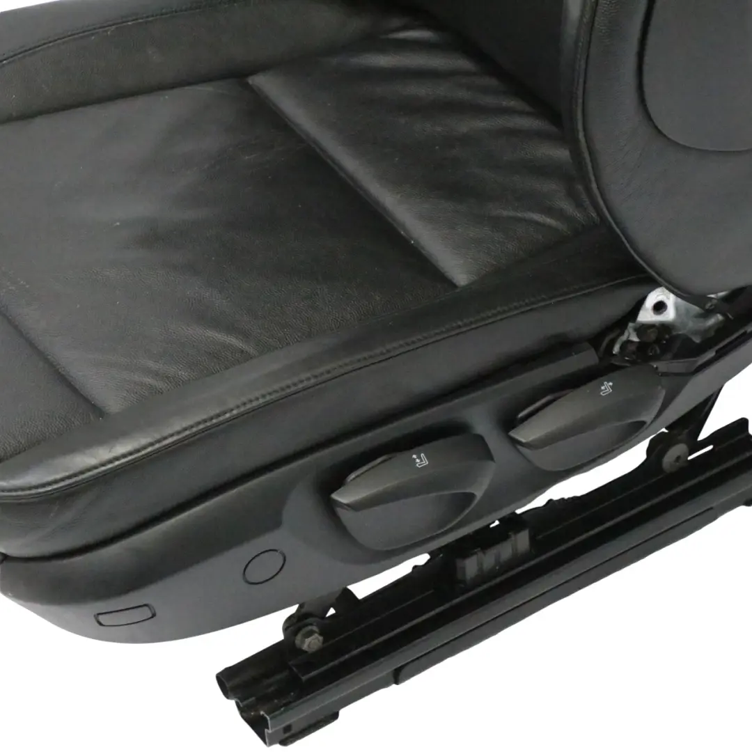 Vordersitz Vorne links Schwarz Leder Boston Interieur für BMW E87 mit Teilenummer 7139613 BMW E87 Vordersitz Vorne links Schwarz Leder Boston Interieur - SKU 7139613-2 - Teilenummer 7139613