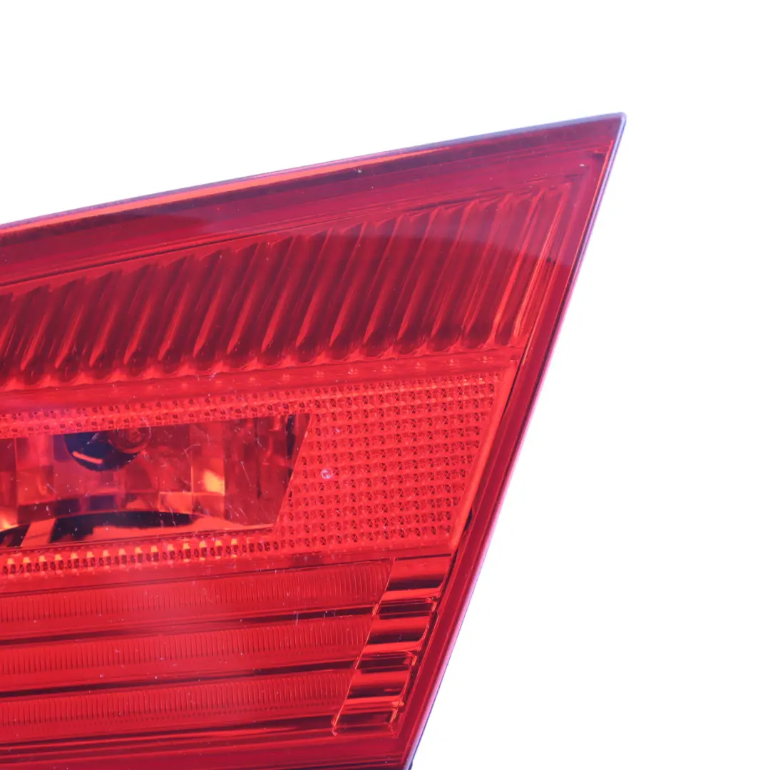 Lampy Tylne Klapy Bagażnika Zestaw Lewo Prawo do BMW E93 Cabrio o numerze 7162303 BMW E93 Cabrio Lampy Tylne Klapy Bagażnika Zestaw Lewo Prawo - SKU 7162303-2 - Numer Części 7162303