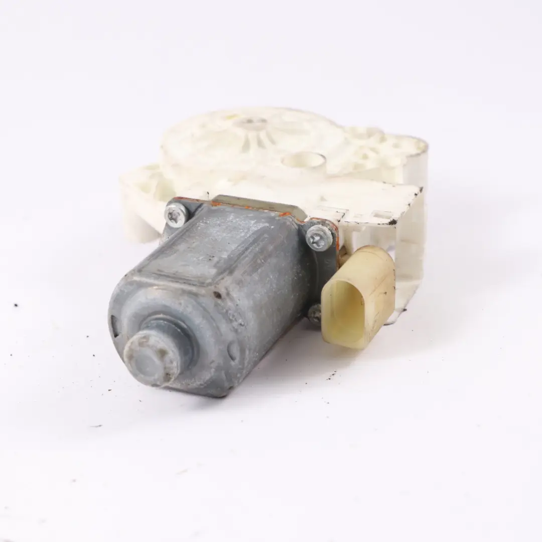 Moteur Lève-Vitre Arrière Porte Gauche Moteur d'entraînement pour BMW E93 à propos du numéro de pièce 7198173 BMW E93 Moteur Lève-Vitre Arrière Porte Gauche Moteur d'entraînement - SKU 7198173 - Numéro de pièce 7198173