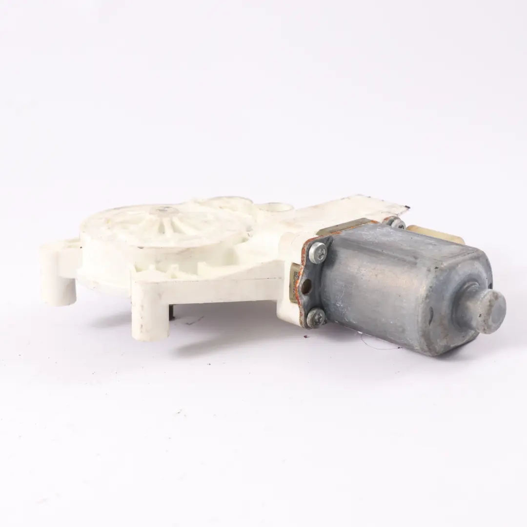 Moteur Lève-Vitre Arrière Porte Gauche Moteur d'entraînement pour BMW E93 à propos du numéro de pièce 7198173 BMW E93 Moteur Lève-Vitre Arrière Porte Gauche Moteur d'entraînement - SKU 7198173 - Numéro de pièce 7198173