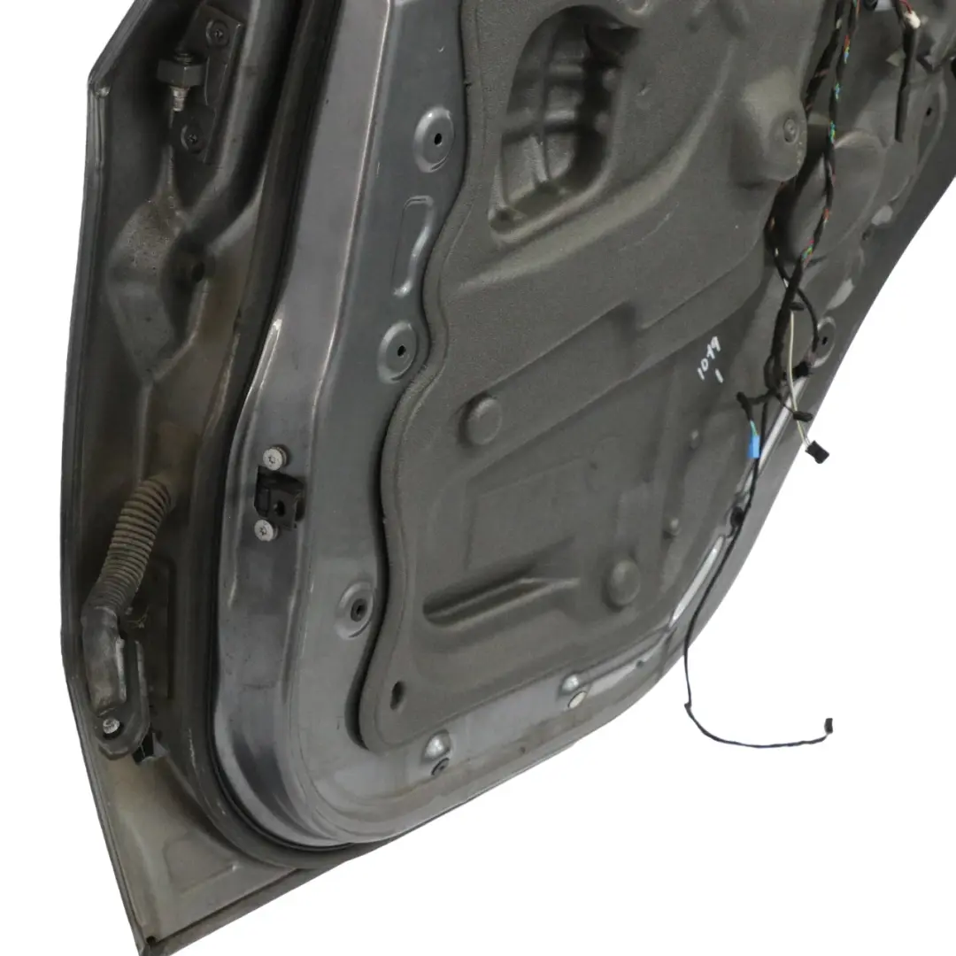 Drzwi Prawe Tylne Spacegrau Szary Metalik - A52 do BMW X5 E70 o numerze 7261482 BMW X5 E70 Drzwi Prawe Tylne Spacegrau Szary Metalik - A52 - SKU 7261482-SCG - Numer Części 7261482