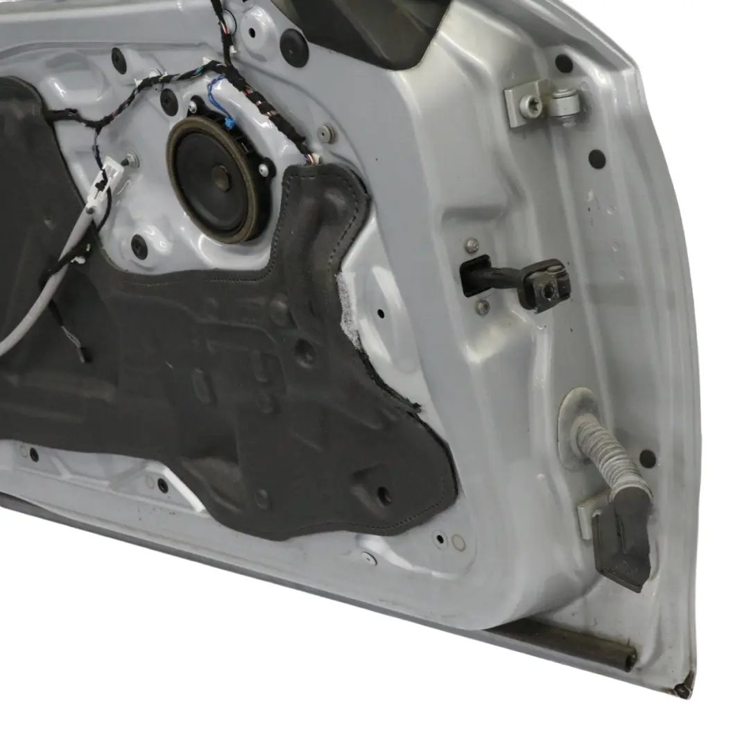 Puerta delantera izquierda Glacier Silber Silver Metallic - A83 para BMW F21 F22 F23 con número de pieza 7298043 BMW F21 F22 F23 Puerta delantera izquierda Glacier Silber Silver Metallic - A83 - SKU 7298043-GSB - Número de pieza 7298043