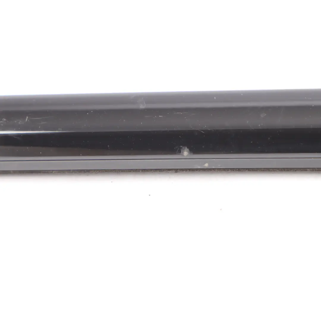 Window Well Moldura Exterior Puerta Trasera Derecha para BMW F44 Shadow Line con número de pieza 7483140 BMW F44 Shadow Line Window Well Moldura Exterior Puerta Trasera Derecha - SKU 7483140 - Número de pieza 7483140