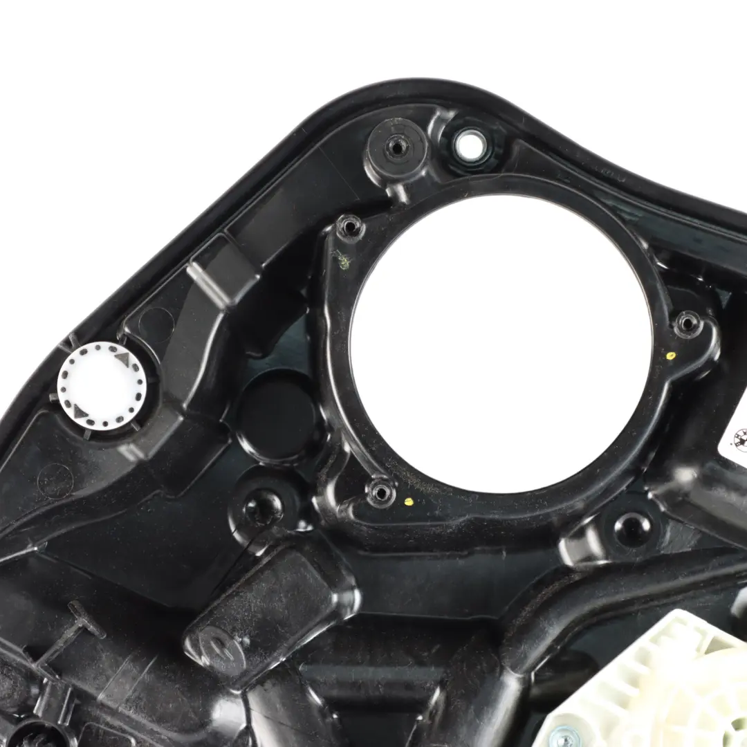 Panel Drzwiowy Uchwyt Podnośnika Szyby Lewy Tył do BMW G01 F97 o numerze 7498149 BMW G01 F97 Panel Drzwiowy Uchwyt Podnośnika Szyby Lewy Tył - SKU 7498149 - Numer Części 7498149