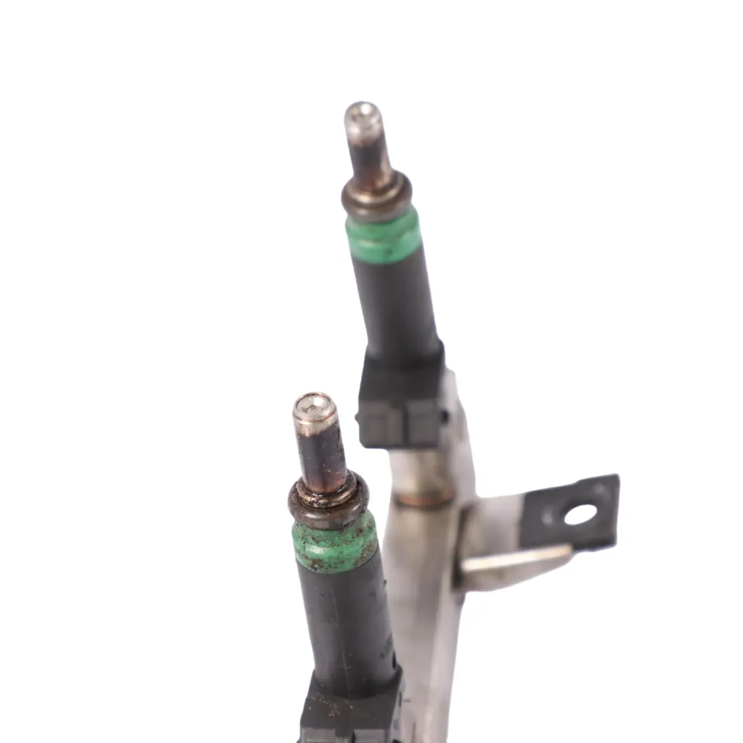 4.4i N62 Petrol Fuel Injectors Injection Rail Line Pipe to BMW X5 E53 with Part number 7558198 BMW X5 E53 4.4i N62 Petrol Fuel Injectors Injection Rail Line Pipe - SKU 7558198 - Part number 7558198