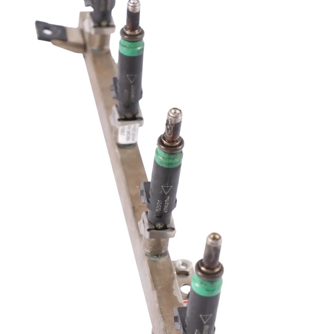 4.4i N62 Petrol Fuel Injectors Injection Rail Line Pipe to BMW X5 E53 with Part number 7558198 BMW X5 E53 4.4i N62 Petrol Fuel Injectors Injection Rail Line Pipe - SKU 7558198 - Part number 7558198