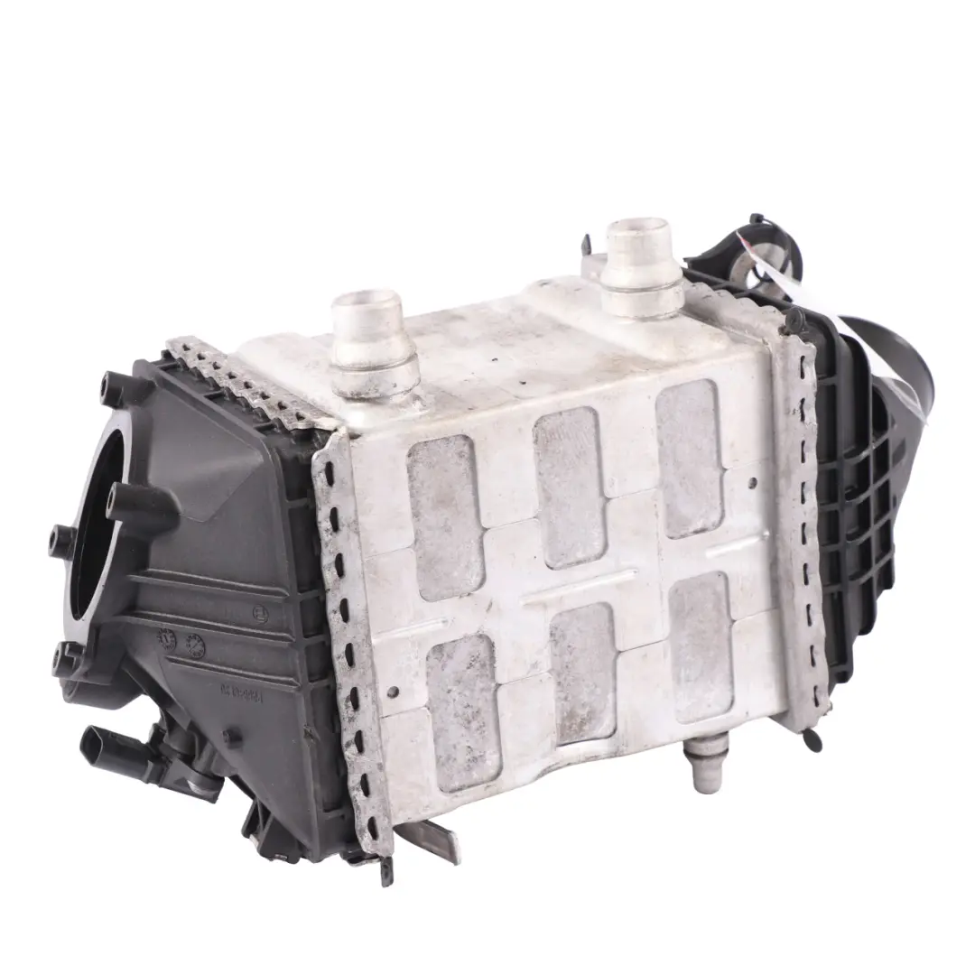 S63N Radiatore aria di carico intercooler Cyl. 5-8 per BMW F10 M5 F12 F13 M6 con numero di parte 7843123 BMW F10 M5 F12 F13 M6 S63N Radiatore aria di carico intercooler Cyl. 5-8 - SKU 7843123-1 - Numero di parte 7843123