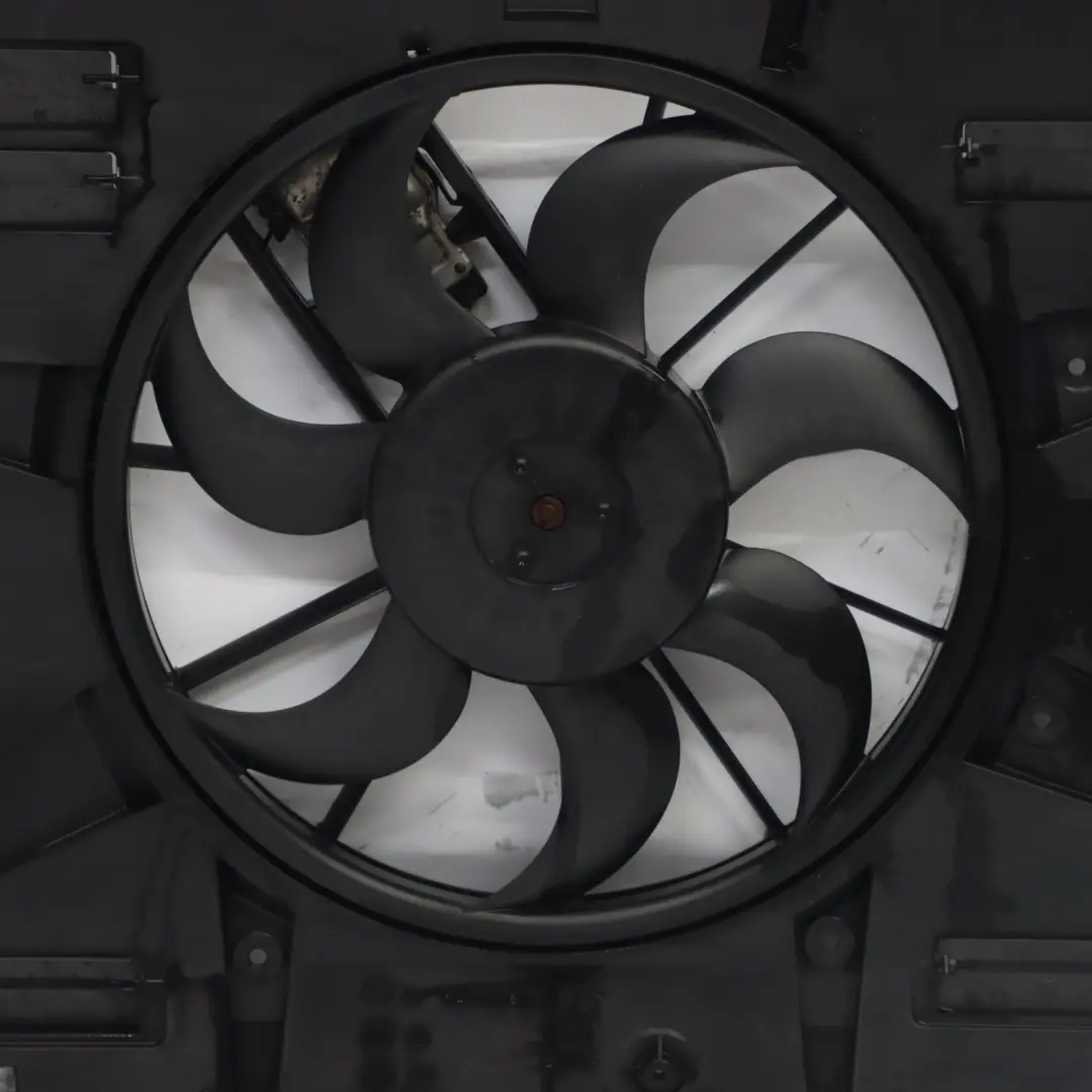 7L Wiatrak Wentylator Chłodnicy Silnika do Volkswagen VW Touareg o numerze 7L0121207F Volkswagen VW Touareg 7L Wiatrak Wentylator Chłodnicy Silnika - SKU 7L0121207F - Numer Części 7L0121207F