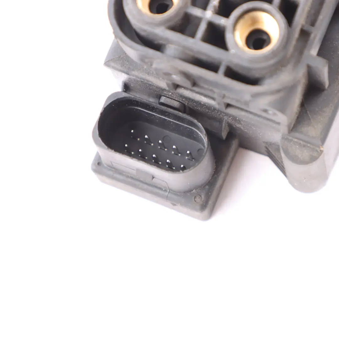 Zawór Instalacji Pneumatycznej do Audi Q7 4L o numerze 7L0698014 Audi Q7 4L Zawór Instalacji Pneumatycznej - SKU 7L0698014 - Numer Części 7L0698014