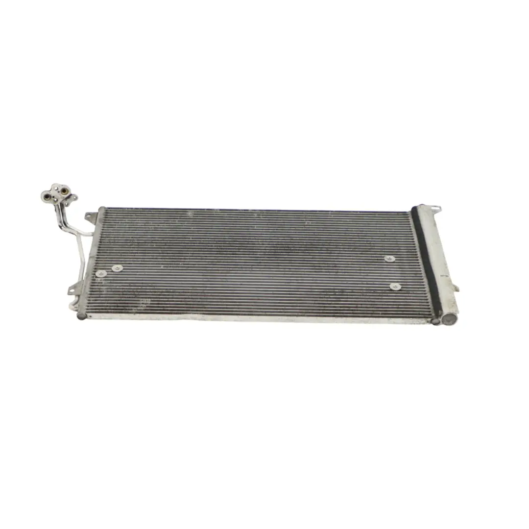 7L Aria condizionata Condensatore A/C per Volkswagen VW Touareg con numero di parte 7L0820411G Volkswagen VW Touareg 7L Aria condizionata Condensatore A/C - SKU 7L0820411G - Numero di parte 7L0820411G