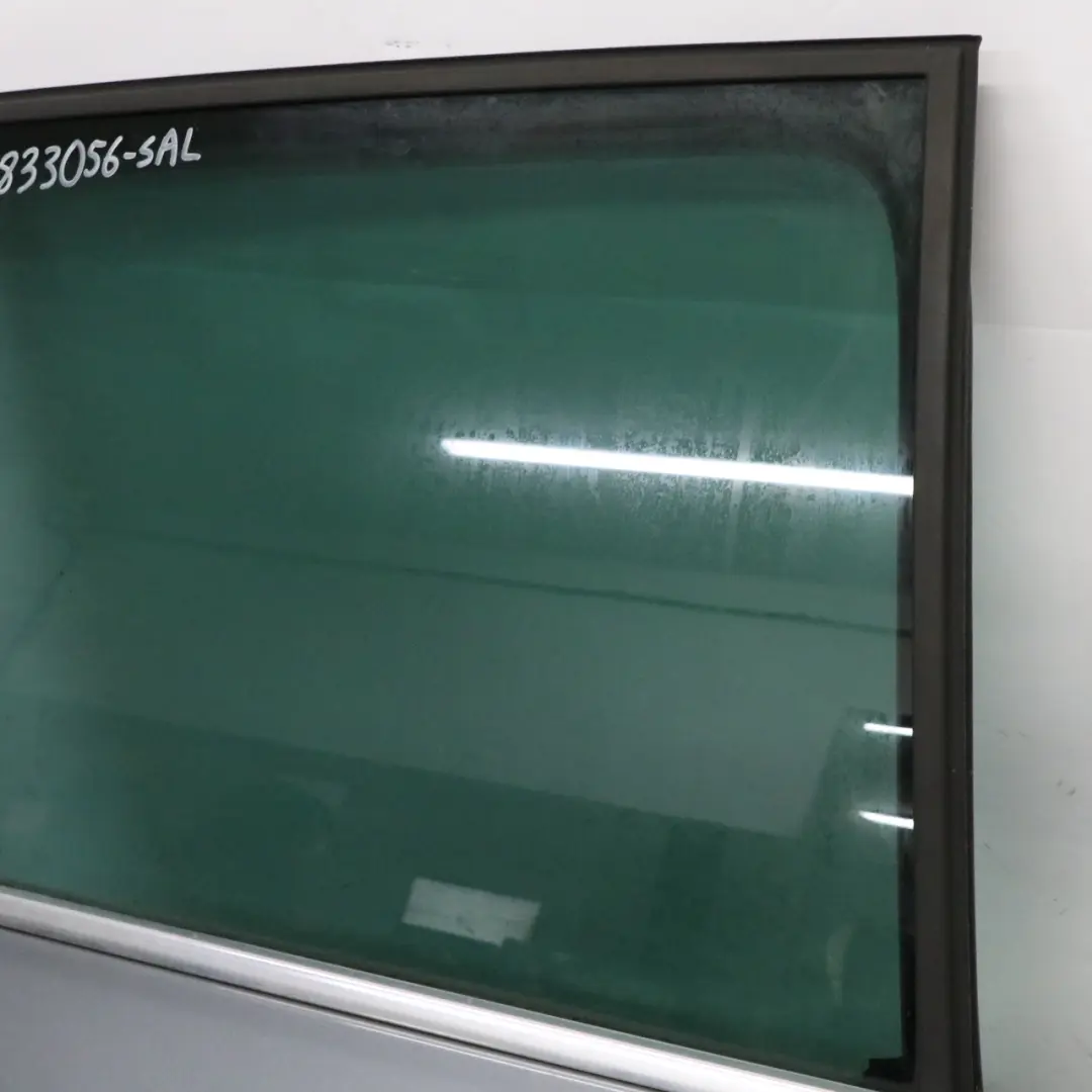 Porta posteriore destra Grigio - D7Z per VW Volkswagen Touareg con numero di parte 7L0833056M-SAL VW Volkswagen Touareg Porta posteriore destra Grigio - D7Z - SKU 7L0833056M-SAL - Numero di parte 7L0833056M-SAL