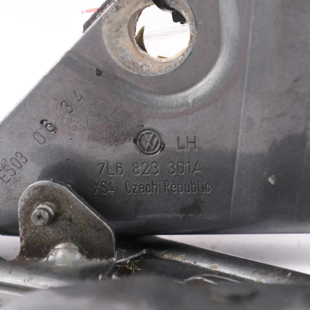 Charnière Hayon Coffre arrière gauche Salt Lake Gris - D7Z pour Volkswagen Touareg à propos du numéro de pièce 7L6823301B-SAL Volkswagen Touareg Charnière Hayon Coffre arrière gauche Salt Lake Gris - D7Z - SKU 7L6823301B-SAL - Numéro de pièce 7L6823301B-SAL