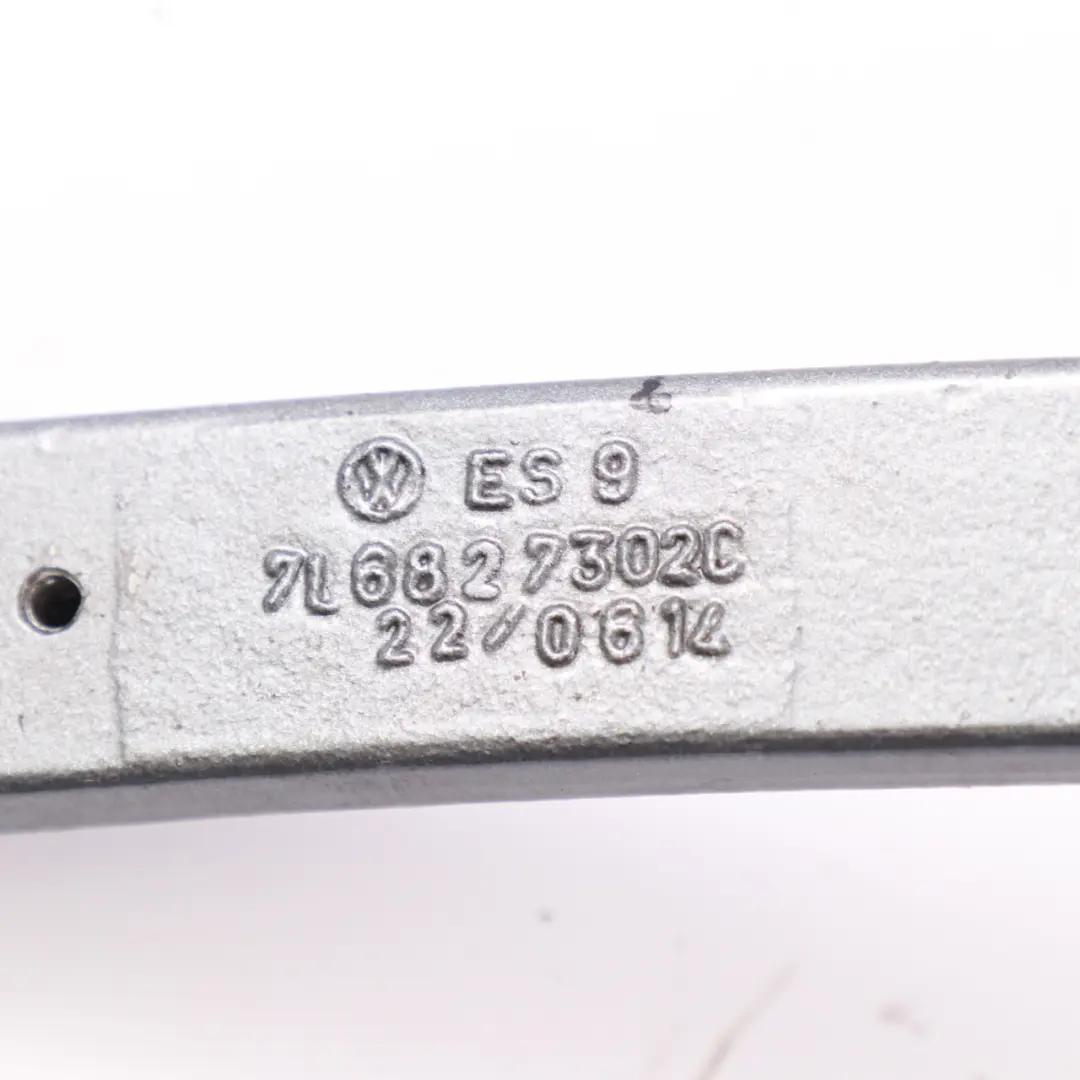 Volkswagen VW Touareg Heckklappenscharnier Hinten Rechts Salt Lake Grau - D7Z - SKU 7L6827302C-SAL - Teilenummer 7L6827302C