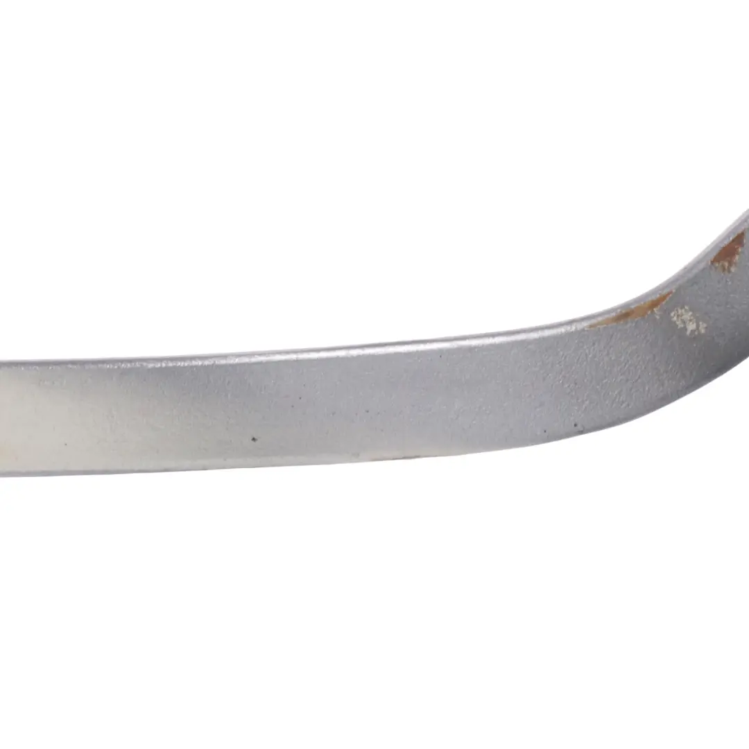 Cerniera portellone posteriore destro Salt Lake Grigio D7Z per Volkswagen VW Touareg con numero di parte 7L6827302C Volkswagen VW Touareg Cerniera portellone posteriore destro Salt Lake Grigio D7Z - SKU 7L6827302C-SAL - Numero di parte 7L6827302C