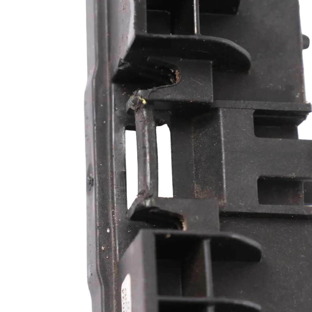 Porta staffa montaggio pannello bagagliaio per Volkswagen Touareg con numero di parte 7L6864225C Volkswagen Touareg Porta staffa montaggio pannello bagagliaio - SKU 7L6864225C - Numero di parte 7L6864225C