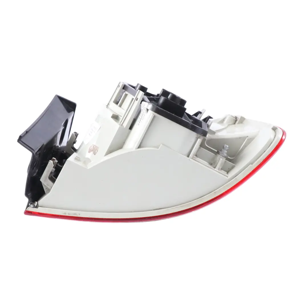 VW Volkswagen Touareg 7L Luz Trasera Exterior Izquierda - SKU 7L6945095P - Número de pieza 7L6945095P