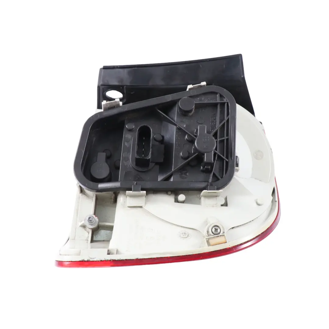 7L Feu arrière gauche pour VW Volkswagen Touareg à propos du numéro de pièce 7L6945095P VW Volkswagen Touareg 7L Feu arrière gauche - SKU 7L6945095P - Numéro de pièce 7L6945095P