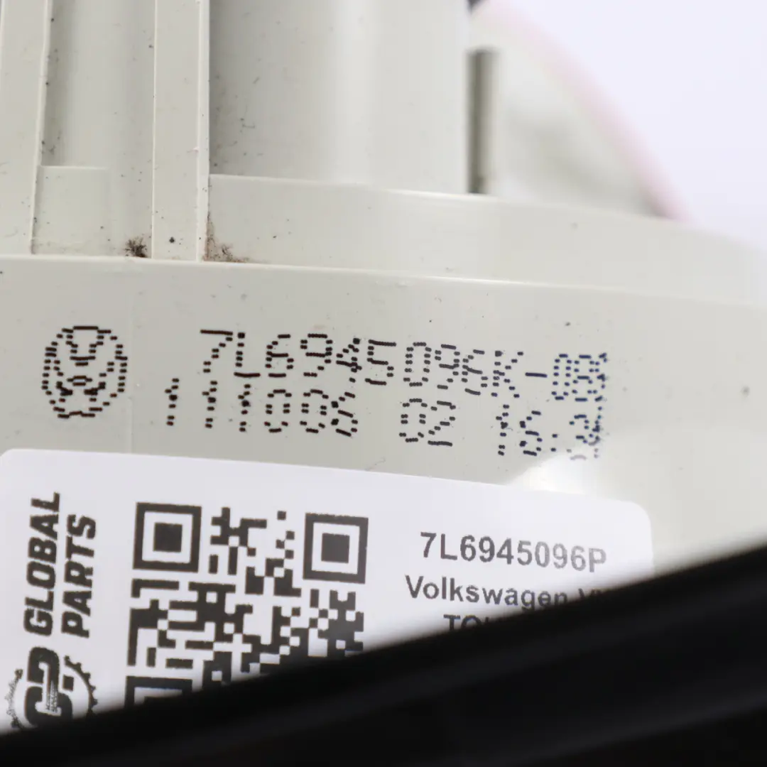 7L Feu arrière droit pour VW Volkswagen Touareg à propos du numéro de pièce 7L6945096P VW Volkswagen Touareg 7L Feu arrière droit - SKU 7L6945096P - Numéro de pièce 7L6945096P