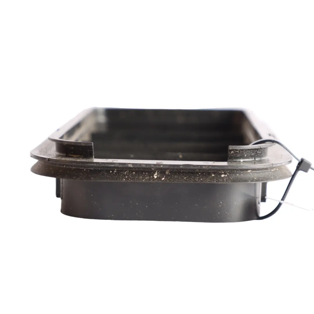 Condotto flusso aria posteriore Quarter Vent Trim Grille Panel per VW Golf CD1 con numero di parte 7N0819465F VW Golf CD1 Condotto flusso aria posteriore Quarter Vent Trim Grille Panel - SKU 7N0819465F - Numero di parte 7N0819465F