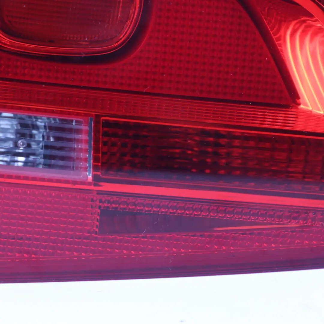 VW Volkswagen Sharan 7N Lid Feu arrière intérieur gauche LED - SKU 7N0945093J - Numéro de pièce 7N0945093J