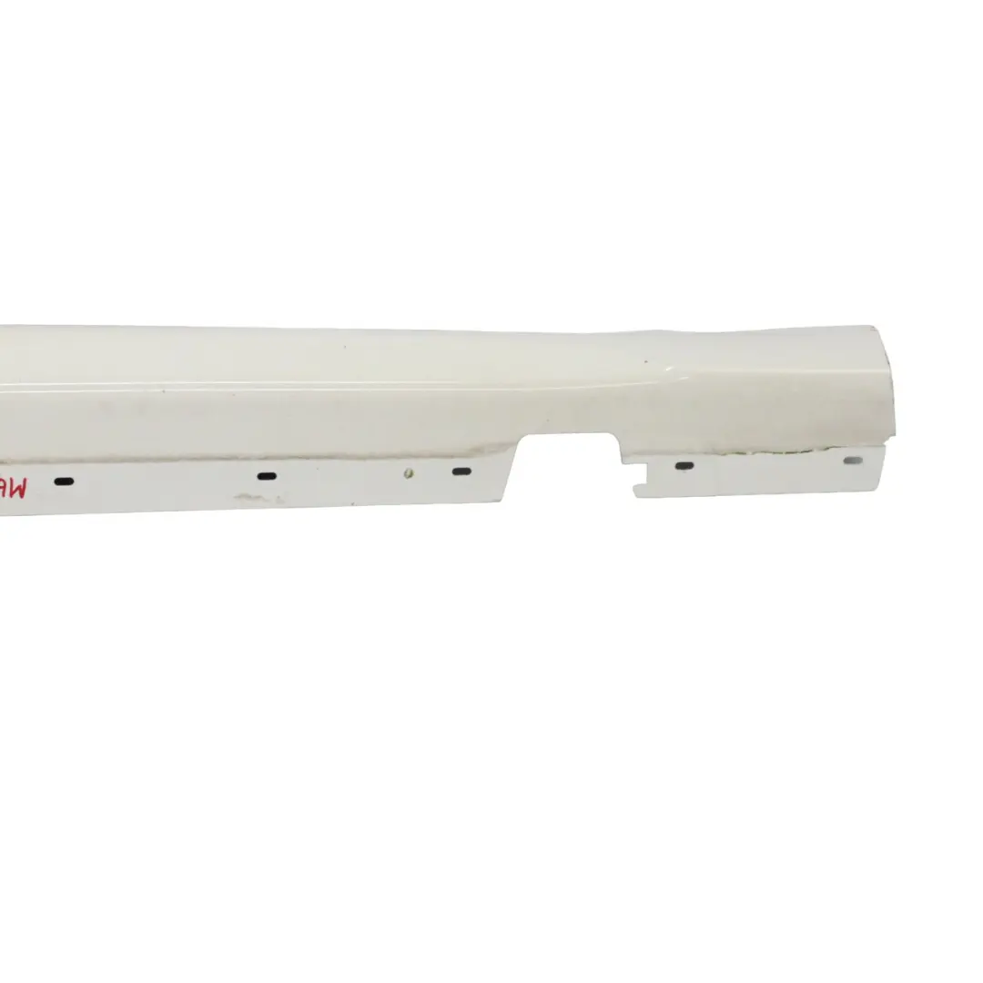 Laterale M Sport Pannello Copertura Brancardo Destro Alpinweiss - 300 per BMW X1 E84 con numero di parte 7345046 BMW X1 E84 Laterale M Sport Pannello Copertura Brancardo Destro Alpinweiss - 300 - SKU 8047544-AW - Numero di parte 7345046