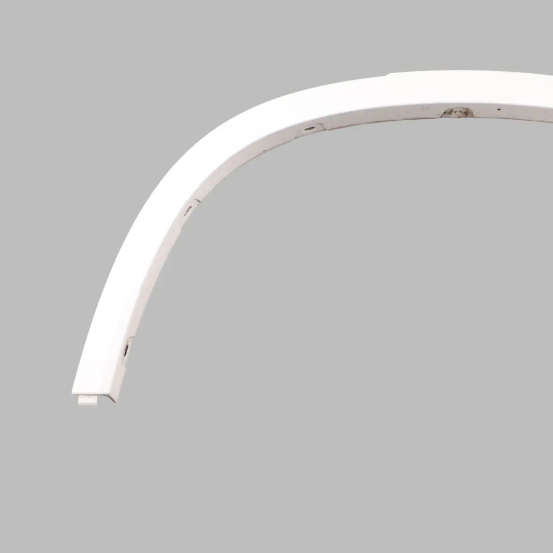 BMW X1 E84 enjoliveur passage roue arrière gauche Alpinweiss White - 300 - SKU 8049941-AW - Numéro de pièce 8049941