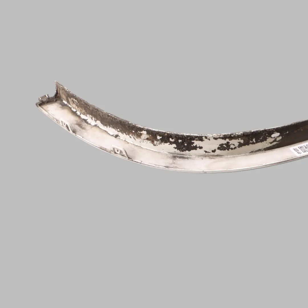 BMW X1 E84 enjoliveur de passage de roue arrière droit Alpinweiss - 300 - SKU 8049942-AW - Numéro de pièce 8049942
