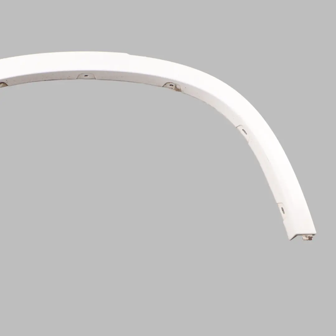 BMW X1 E84 enjoliveur de passage de roue arrière droit Alpinweiss - 300 - SKU 8049942-AW - Numéro de pièce 8049942