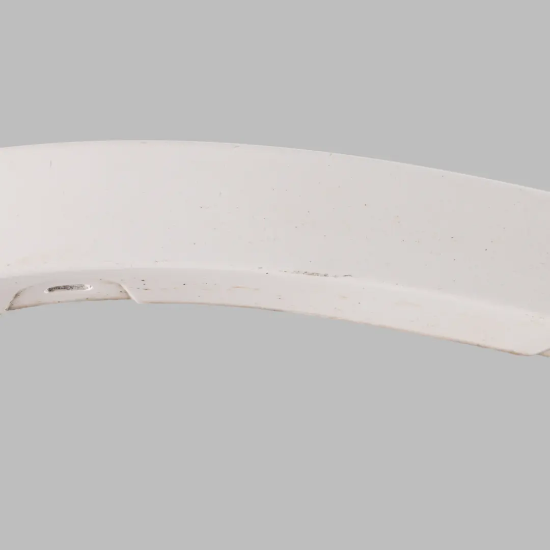 BMW X1 E84 enjoliveur de passage de roue arrière droit Alpinweiss - 300 - SKU 8049942-AW - Numéro de pièce 8049942