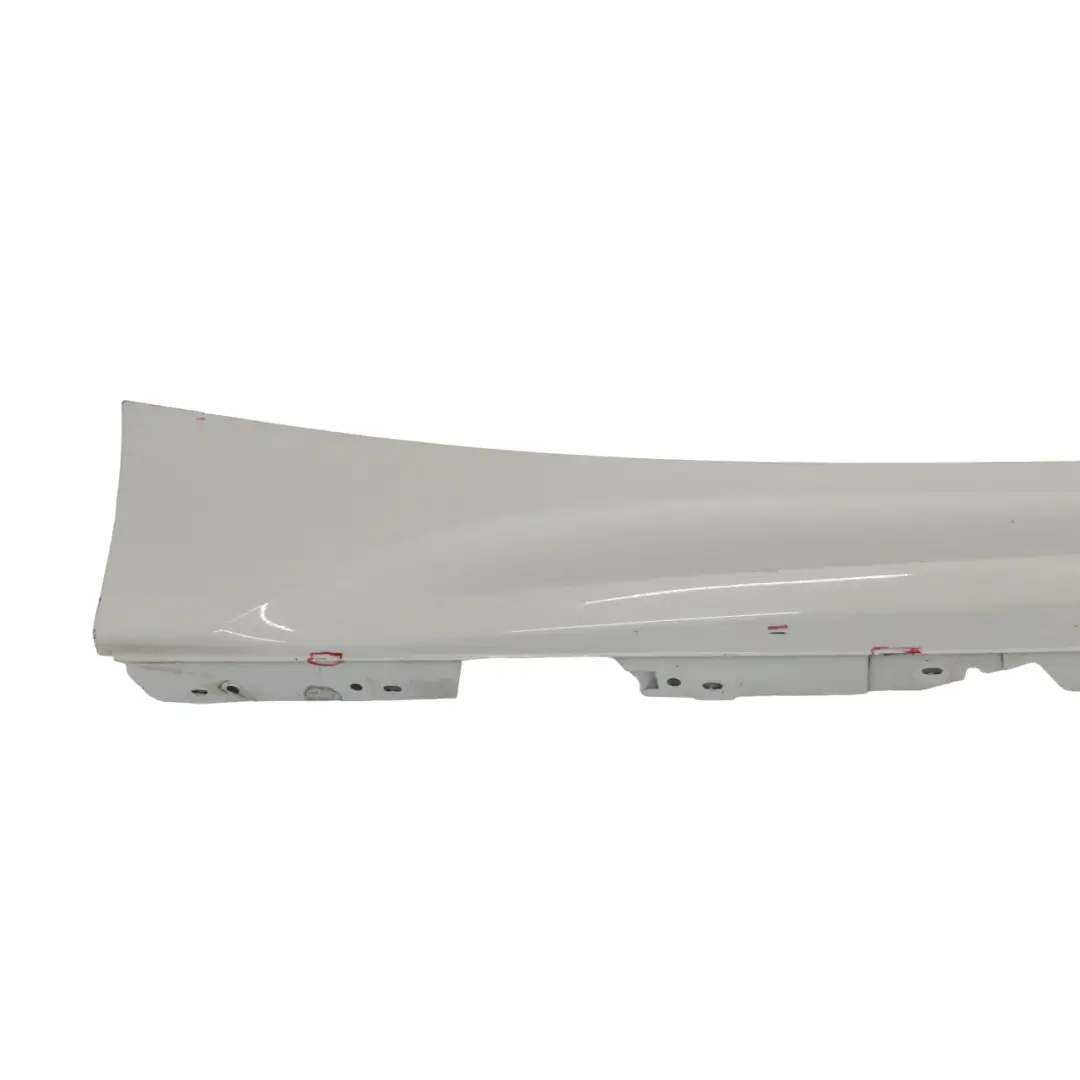 Faldón lateral BMW F20 M Sport Sill Strip Cover Derecho Alpine White - 300 para con número de pieza 8056816 Faldón lateral BMW F20 M Sport Sill Strip Cover Derecho Alpine White - 300 - SKU 8056816-AW3 - Número de pieza 8056816