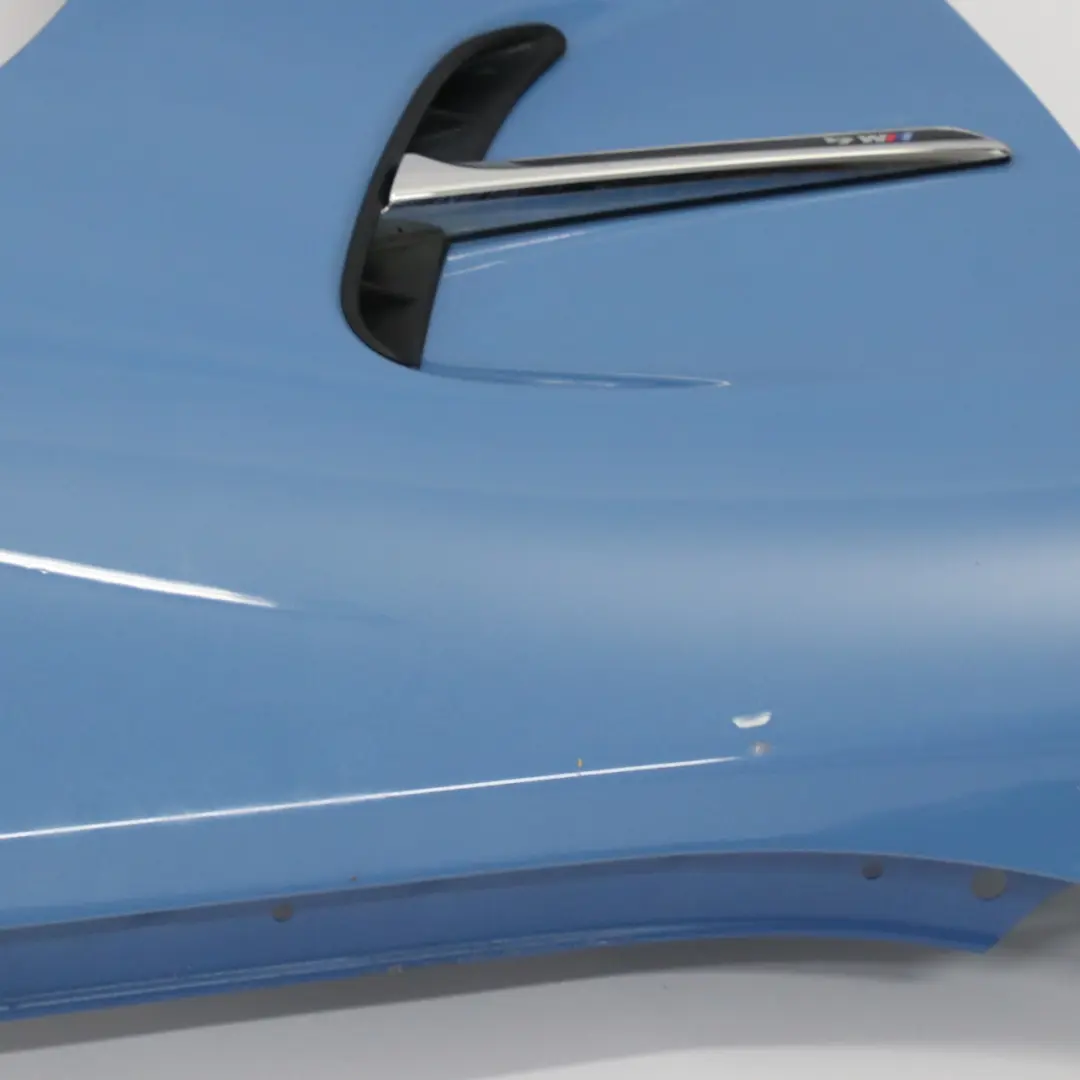 Panel Lateral Guardabarros Delantero Derecho Yas Marina Azul B68 para BMW F82 F83 M4 con número de pieza 8066918 BMW F82 F83 M4 Panel Lateral Guardabarros Delantero Derecho Yas Marina Azul B68 - SKU 8066918-YMB1 - Número de pieza 8066918