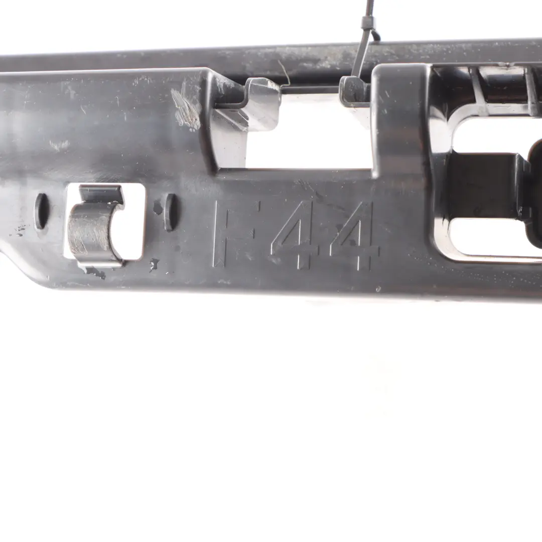 BMW F44 Gran Coupé Paraurti posteriore Guida Centro Supporto Montaggio - SKU 8494944 - Numero di parte 8494944