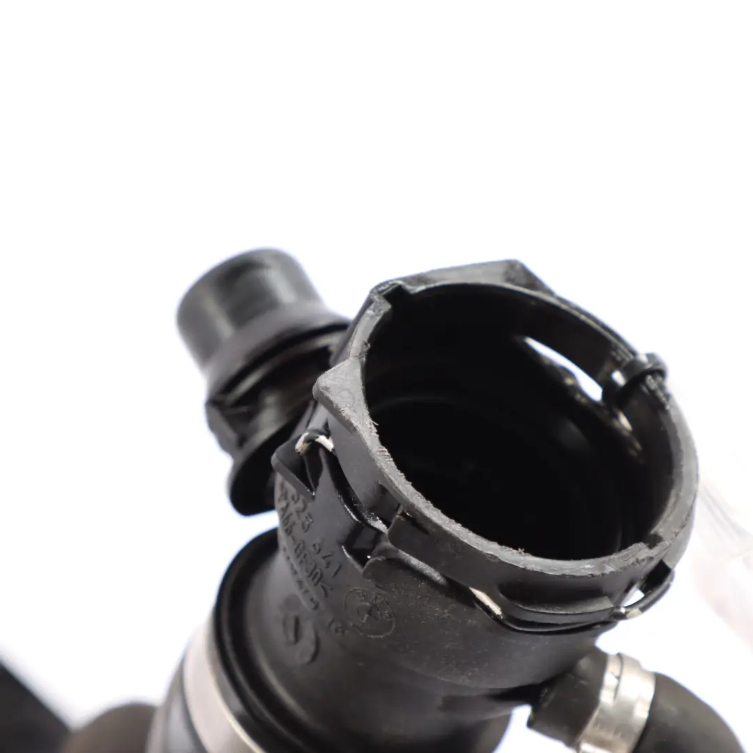 N47N Tubo Motore Raffreddatore Flusso Superiore per BMW E90 E91 E92 LCI con numero di parte 8511623 BMW E90 E91 E92 LCI N47N Tubo Motore Raffreddatore Flusso Superiore - SKU 8511623 - Numero di parte 8511623