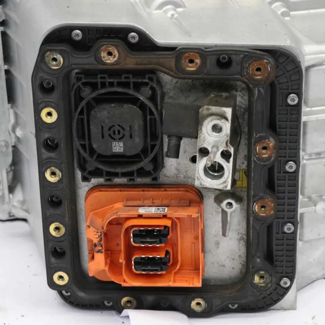 B48X 330e Hybrid Electric Batteria alta tensione per BMW F30 LCI con numero di parte 8677631 BMW F30 LCI B48X 330e Hybrid Electric Batteria alta tensione - SKU 8677631 - Numero di parte 8677631