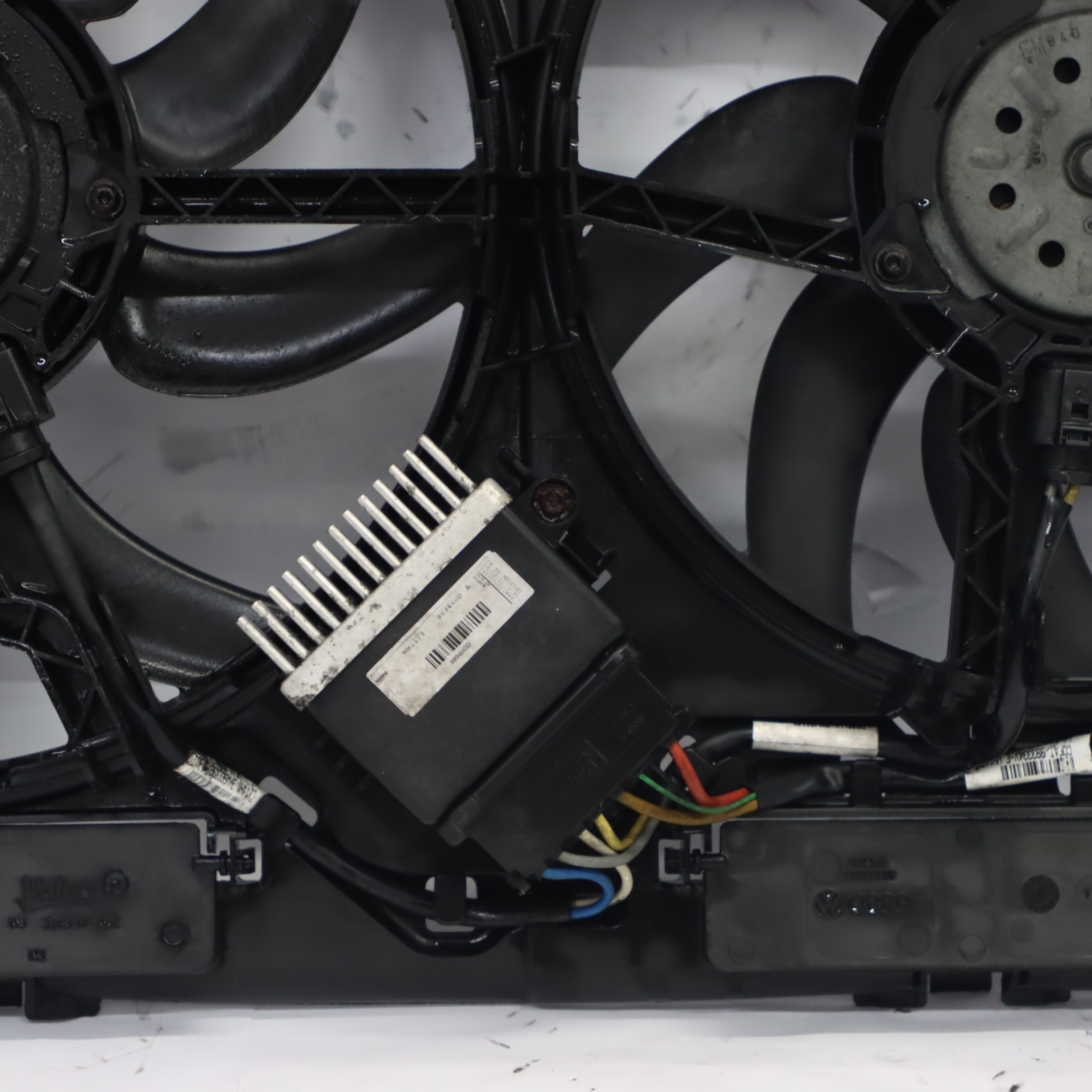 thumbnail image 2 of A-Premium Right Engine Radiator Cooling Fan Assembly Compatible With Select Audi & Porsche Models - A4 2009-2016, A4 Quattro 2009-2016, Q5 2009-2017 2 of 14